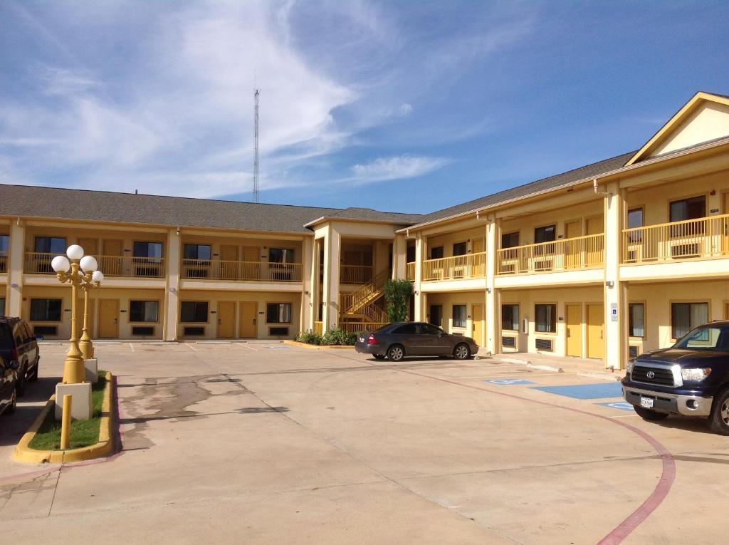 Hearne Budgetel Inn And Suites מראה חיצוני תמונה