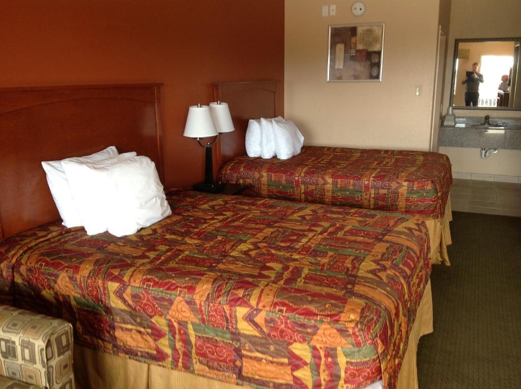 Hearne Budgetel Inn And Suites חדר תמונה