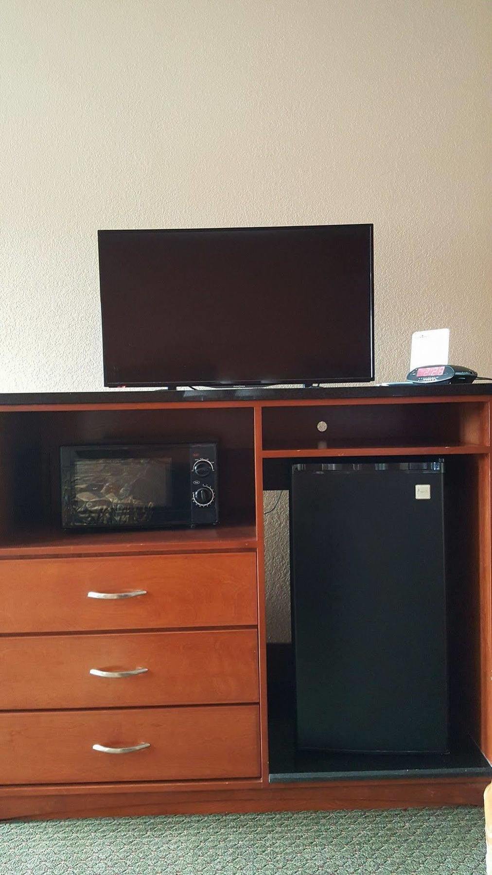 Hearne Budgetel Inn And Suites מראה חיצוני תמונה