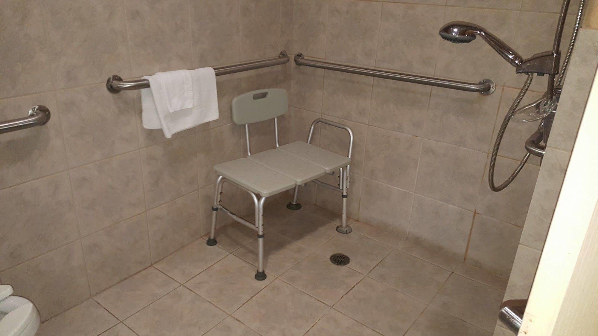 Hearne Budgetel Inn And Suites מראה חיצוני תמונה