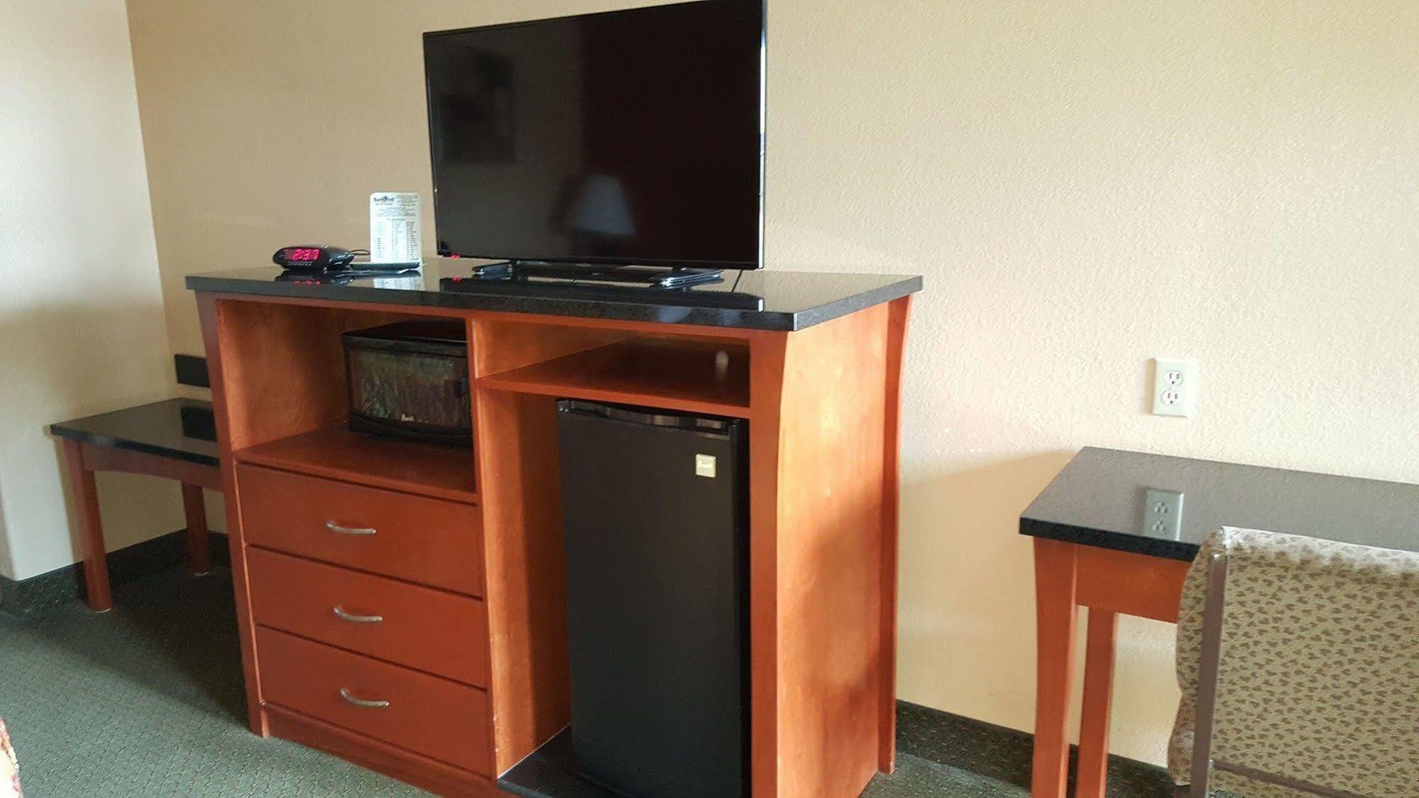 Hearne Budgetel Inn And Suites מראה חיצוני תמונה