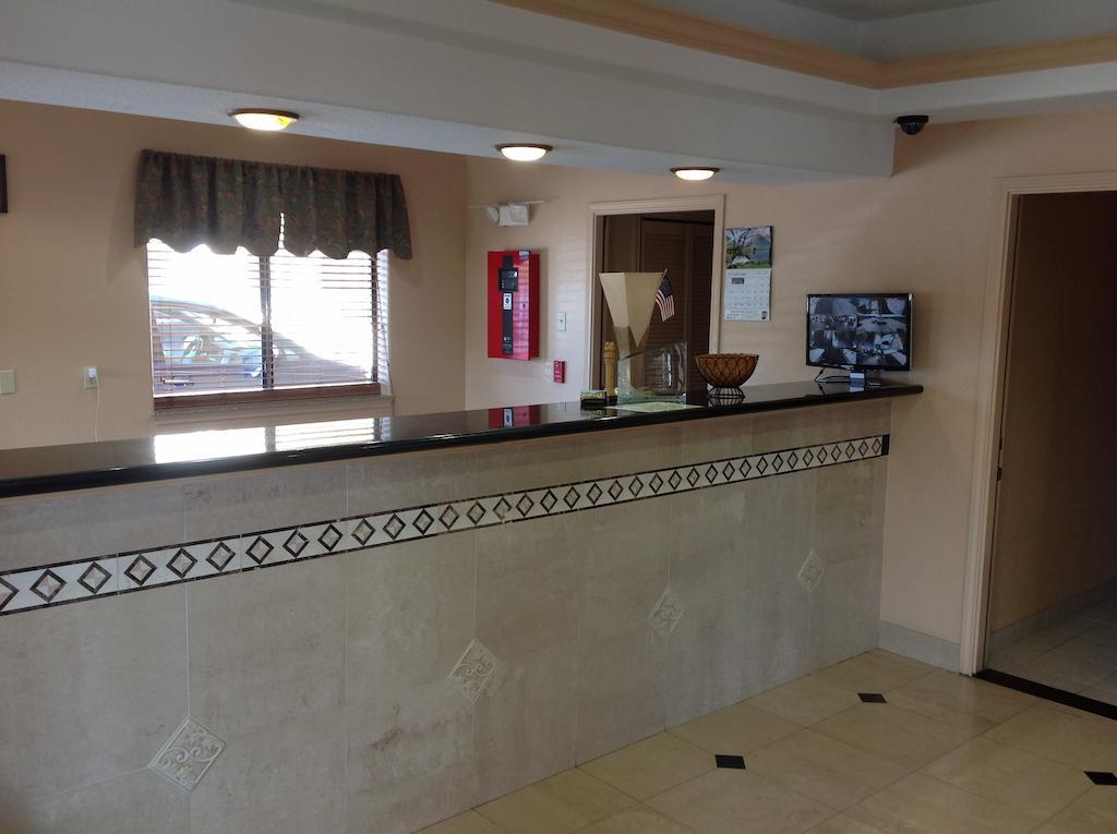Hearne Budgetel Inn And Suites מראה חיצוני תמונה
